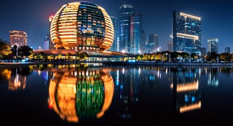 SMT多功能貼片機(jī)的特點(diǎn)