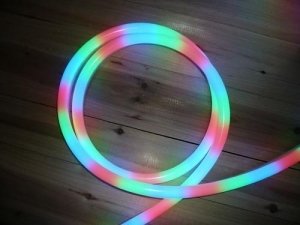 LED燈條的安裝非常簡單